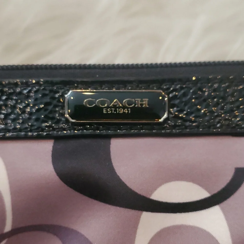 Coach wristlet - Picture 3 of 7